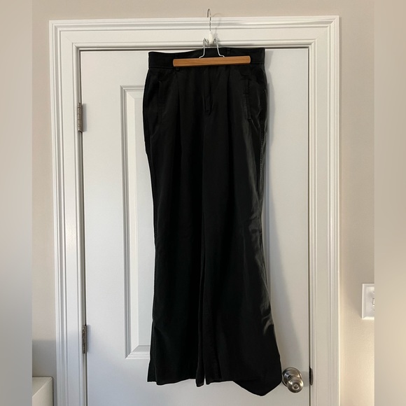 Everlane Way High Drape Pants in Black (8R) - Picture 4 of 6